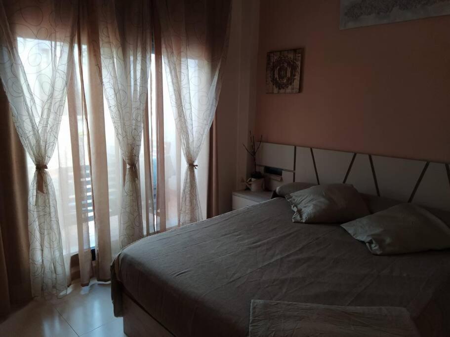 Bajo Puerta De Alcazaba Apartment Ретамар Екстериор снимка